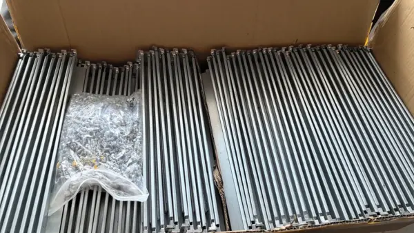 Drive caddies and rail kits for Dell HPE Lenovo Supermicro servers