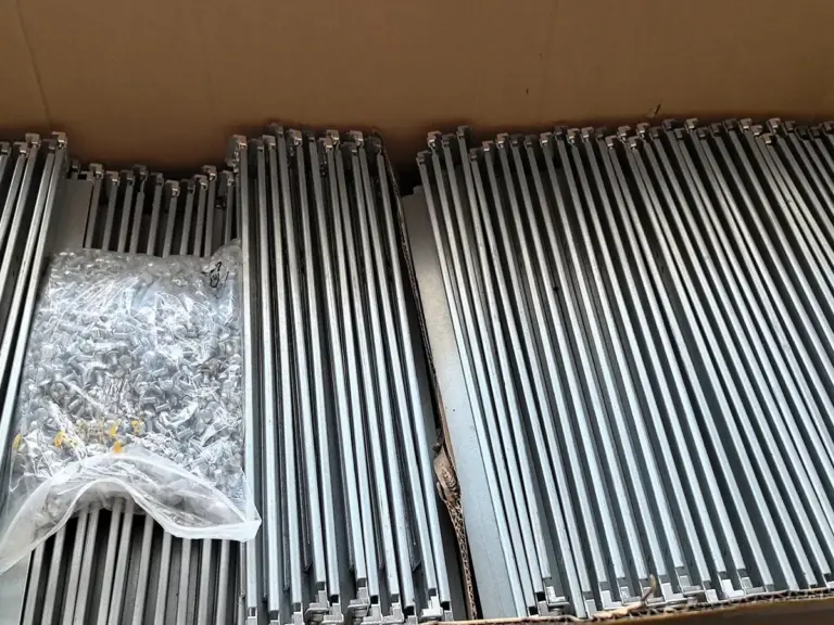 Drive caddies and rail kits for Dell HPE Lenovo Supermicro servers