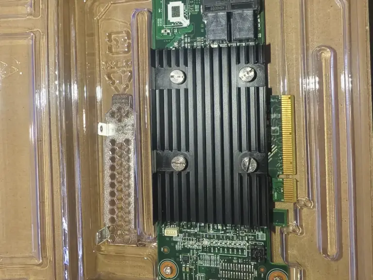 RAID and HBA cards for server storage repair and expansion